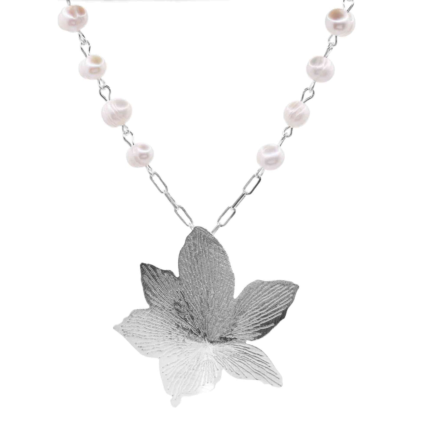 Collar Enchapado en Plata Perlas de Río con Placa de Hoja - DJOYAS