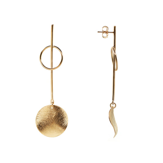 Aros Enchapados en Oro Estilo Varita con Placa Circular Satinada