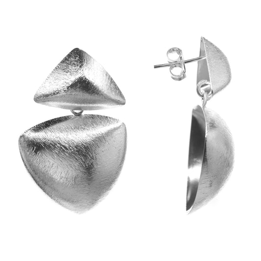 Aros Enchapados en Plata Diseño Doble Triangular Satinado