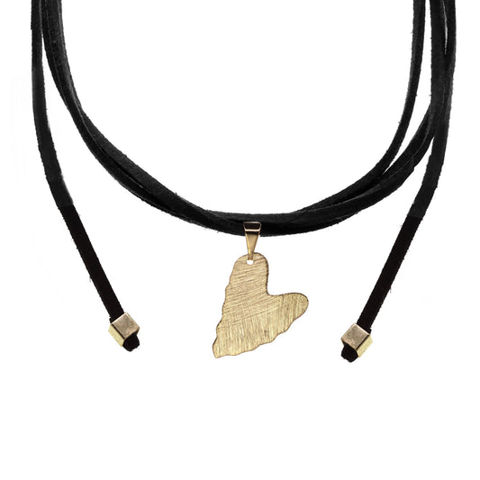 Collar Enchapado en Oro Gamuza con Placa Corazón Satinado  y Terminales Dorados