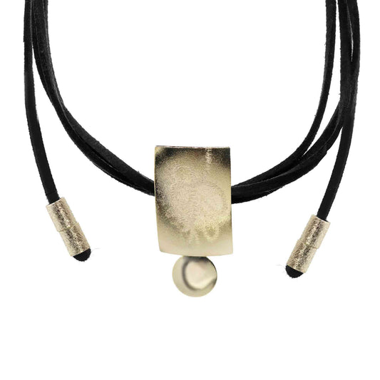 Collar Enchapado en Oro Gamuza Negra con Placa Satinada