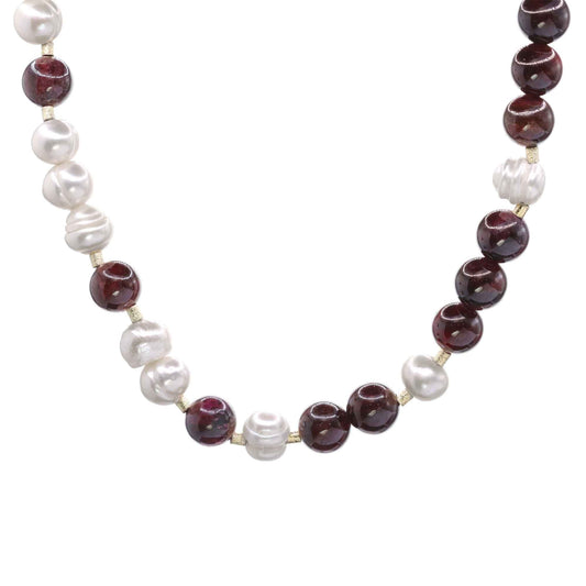 Collar Enchapado en Oro Perlas de Río Combinada con Piedra Granate